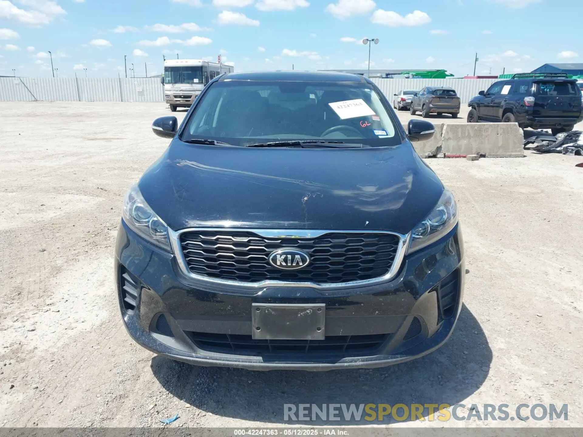 12 Photograph of a damaged car 5XYPG4A30KG574962 KIA SORENTO 2019
