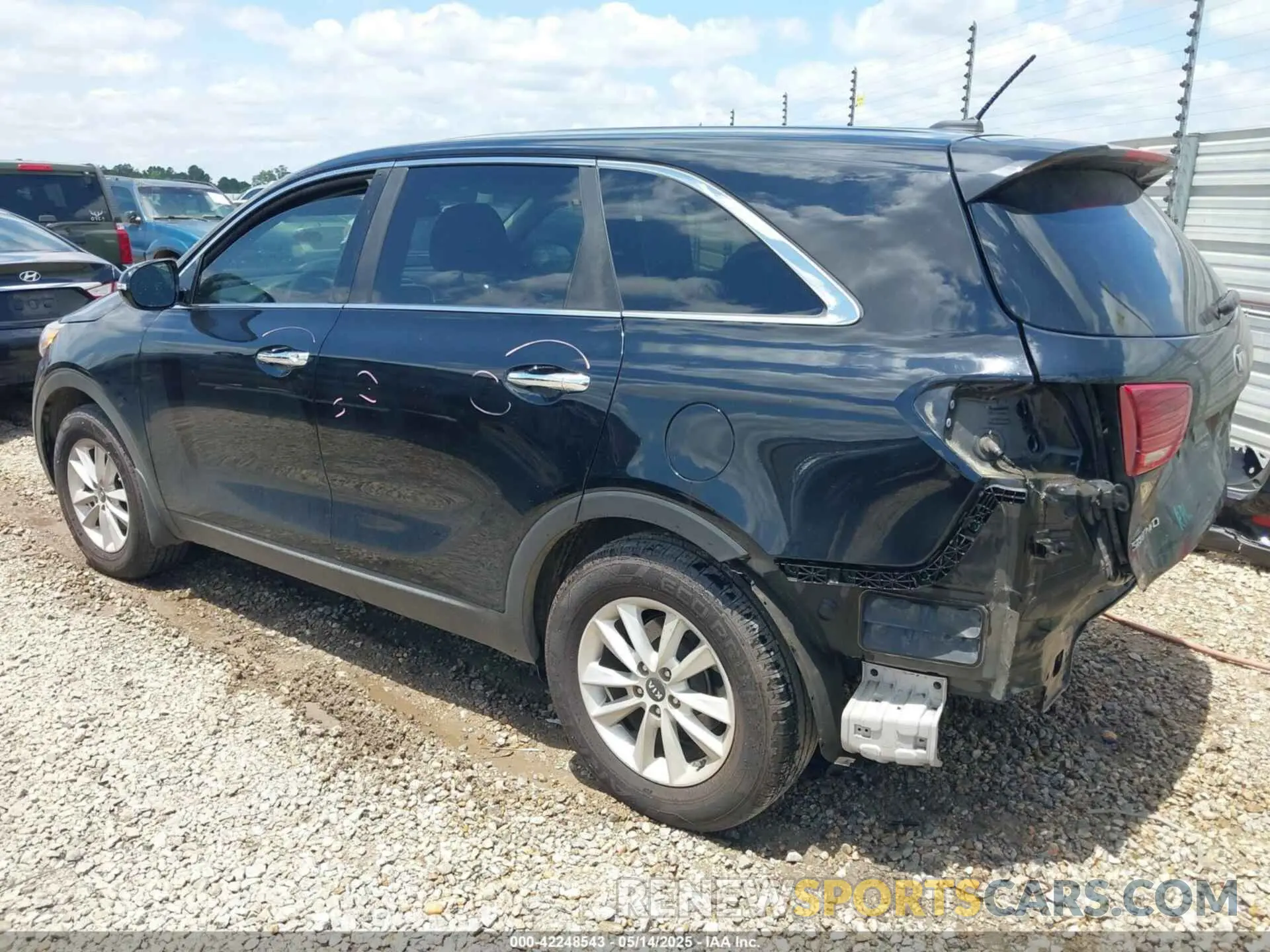 3 Photograph of a damaged car 5XYPG4A30KG582060 KIA SORENTO 2019