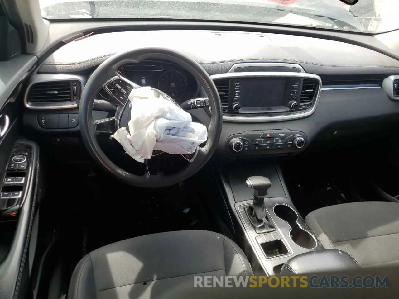 8 Photograph of a damaged car 5XYPG4A30KG583497 KIA SORENTO 2019