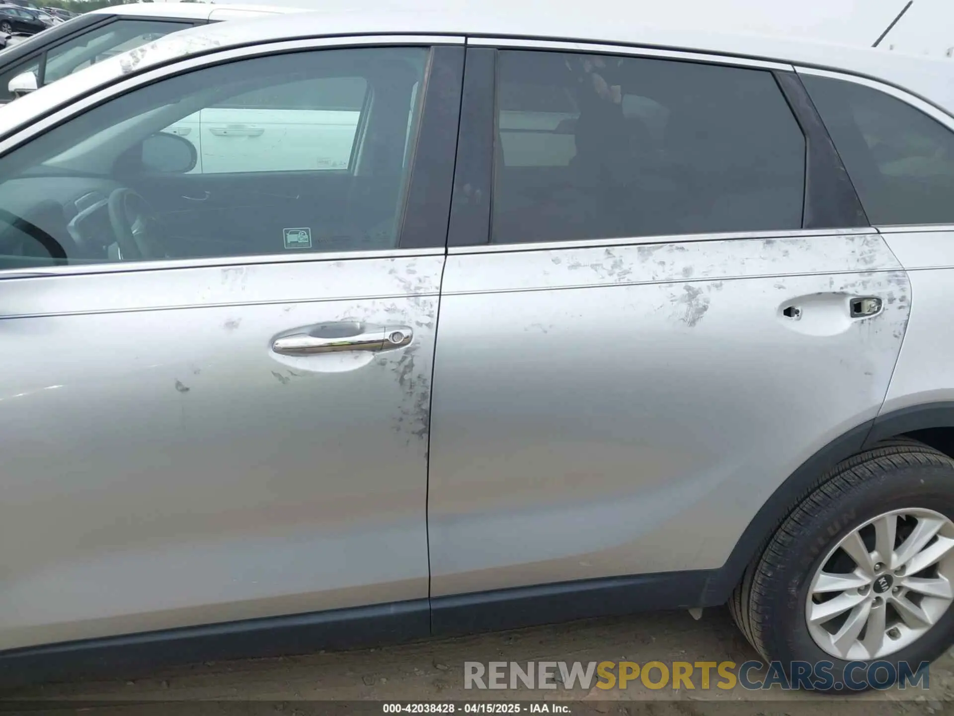 14 Photograph of a damaged car 5XYPG4A30KG592930 KIA SORENTO 2019