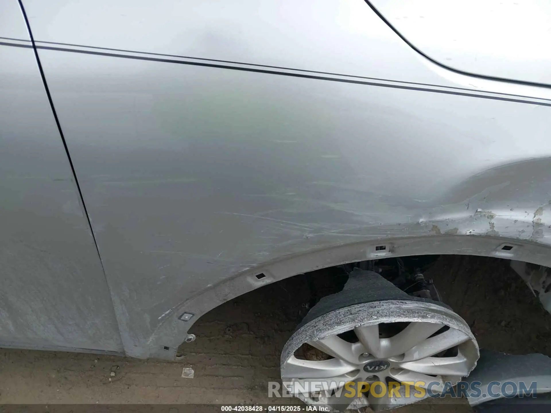 18 Photograph of a damaged car 5XYPG4A30KG592930 KIA SORENTO 2019