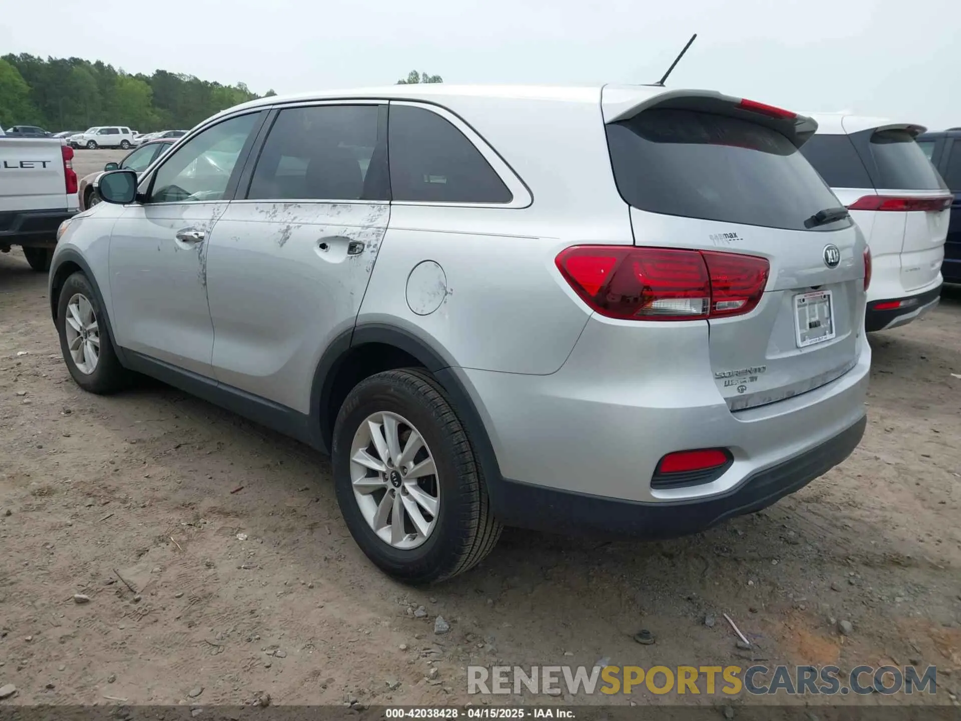 3 Photograph of a damaged car 5XYPG4A30KG592930 KIA SORENTO 2019