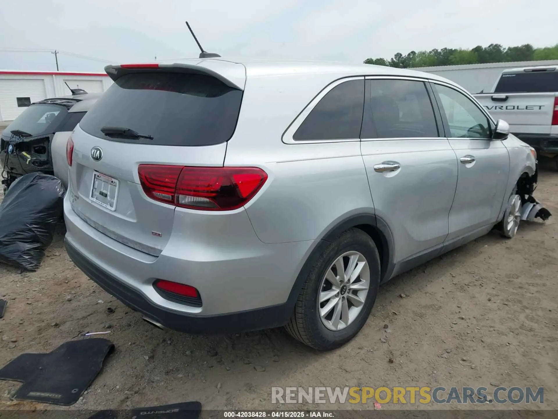 4 Photograph of a damaged car 5XYPG4A30KG592930 KIA SORENTO 2019