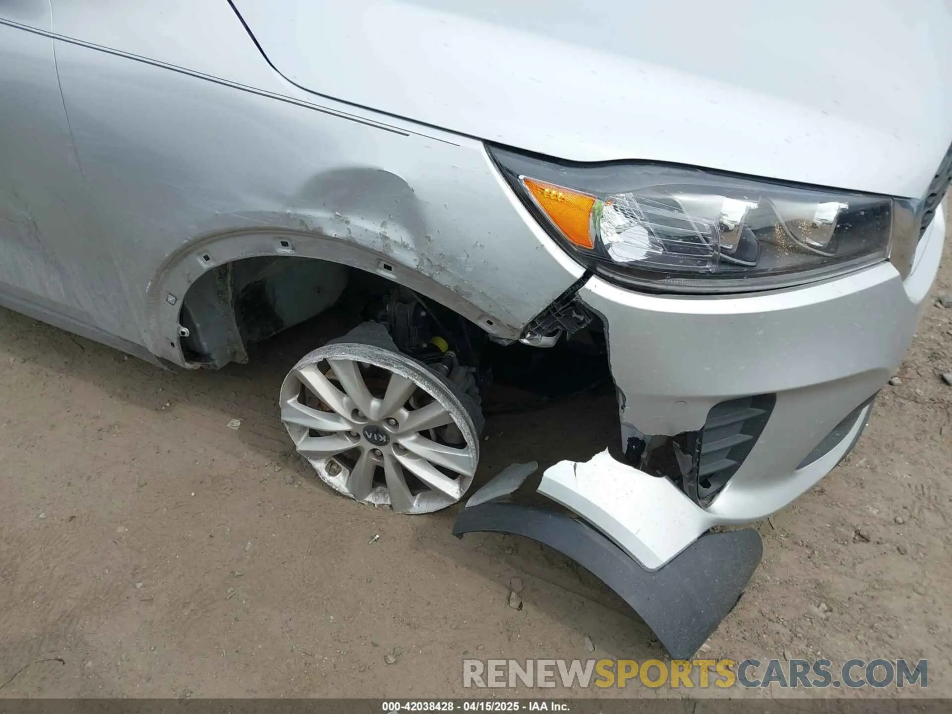 6 Photograph of a damaged car 5XYPG4A30KG592930 KIA SORENTO 2019