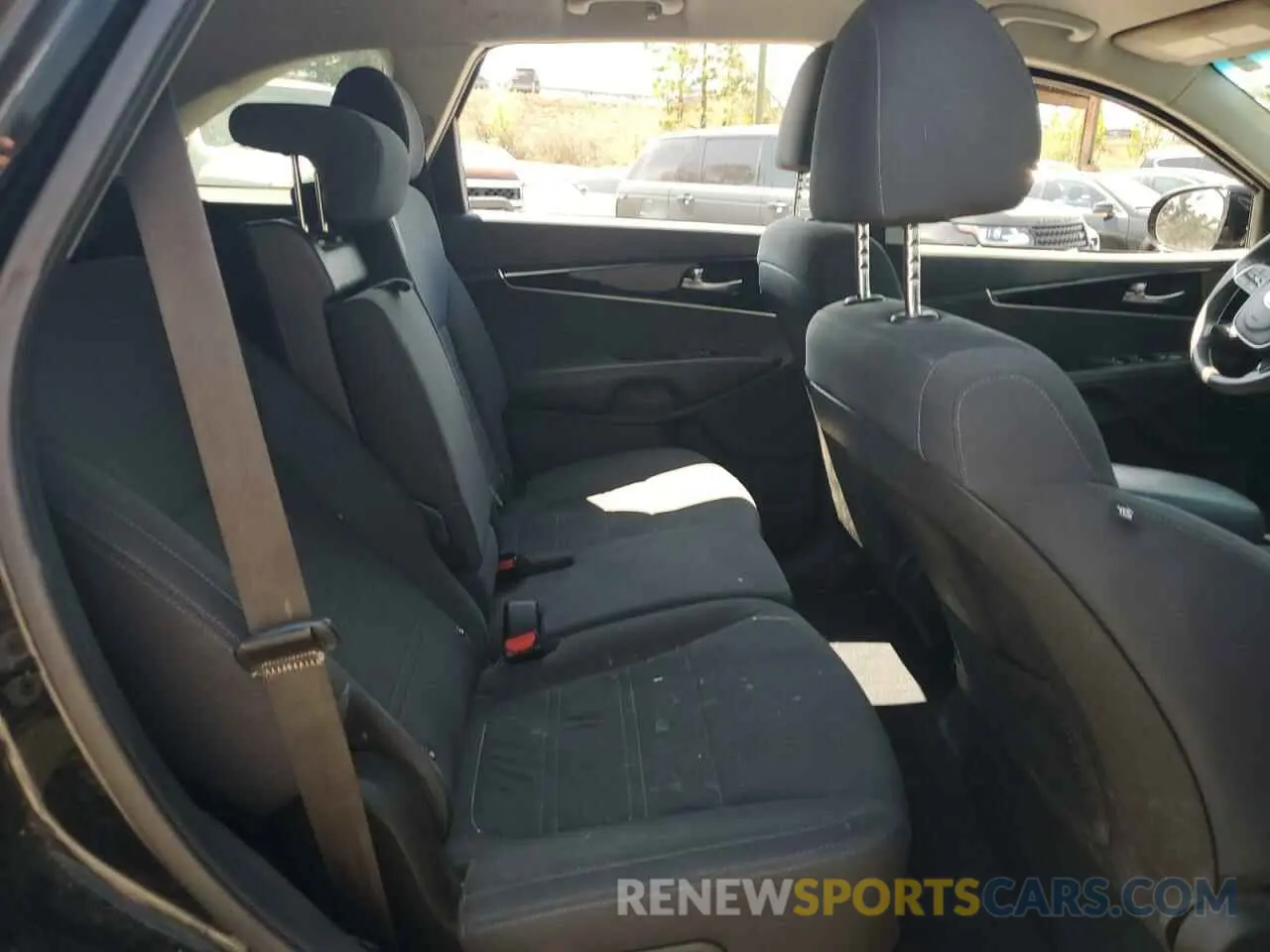 10 Photograph of a damaged car 5XYPG4A30KG595424 KIA SORENTO 2019