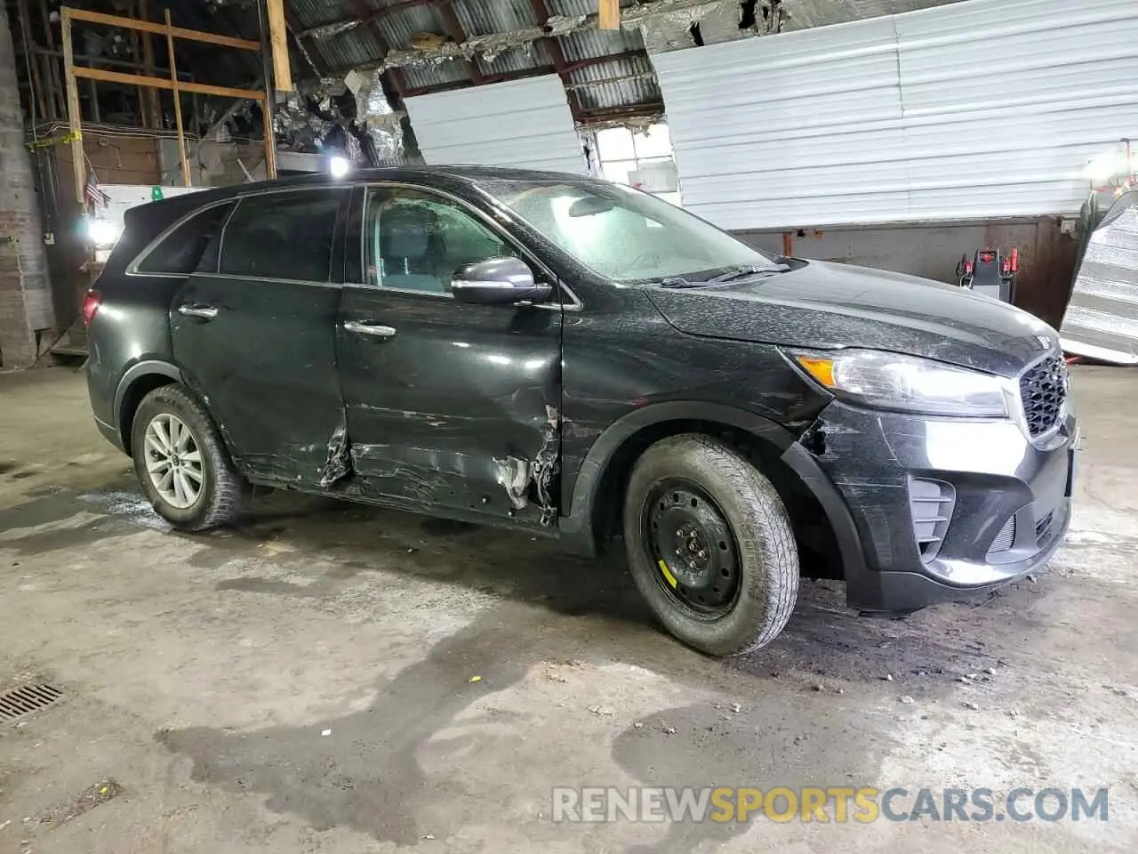 4 Photograph of a damaged car 5XYPG4A30KG595620 KIA SORENTO 2019