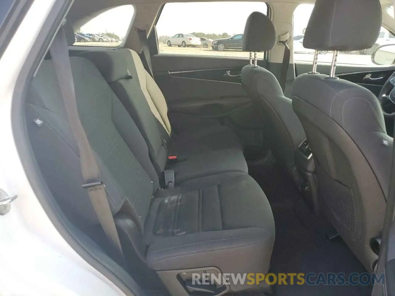 11 Photograph of a damaged car 5XYPG4A30KG599330 KIA SORENTO 2019