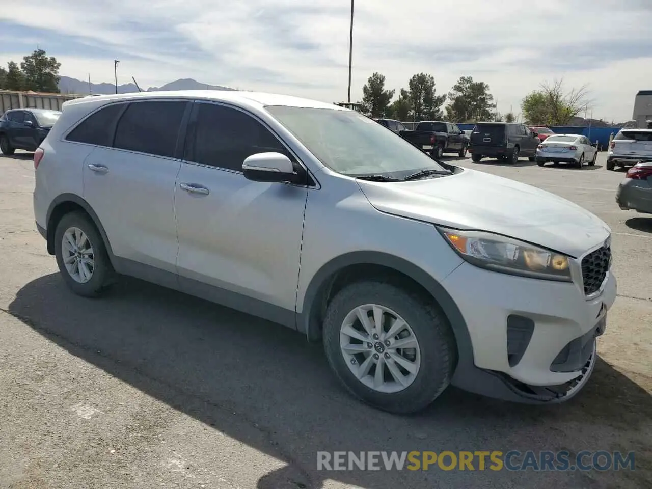 4 Photograph of a damaged car 5XYPG4A30KG610486 KIA SORENTO 2019