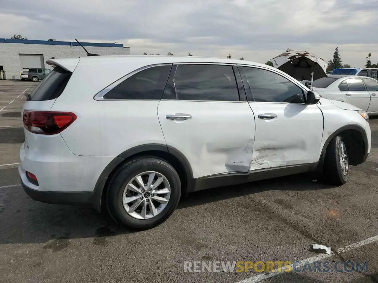 3 Photograph of a damaged car 5XYPG4A30KG611184 KIA SORENTO 2019