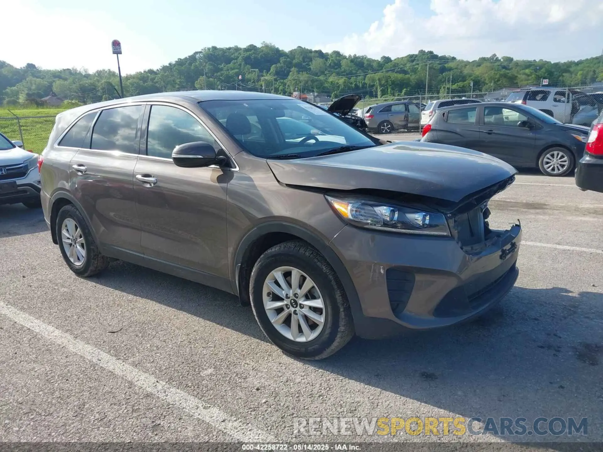 1 Photograph of a damaged car 5XYPG4A31KG449825 KIA SORENTO 2019