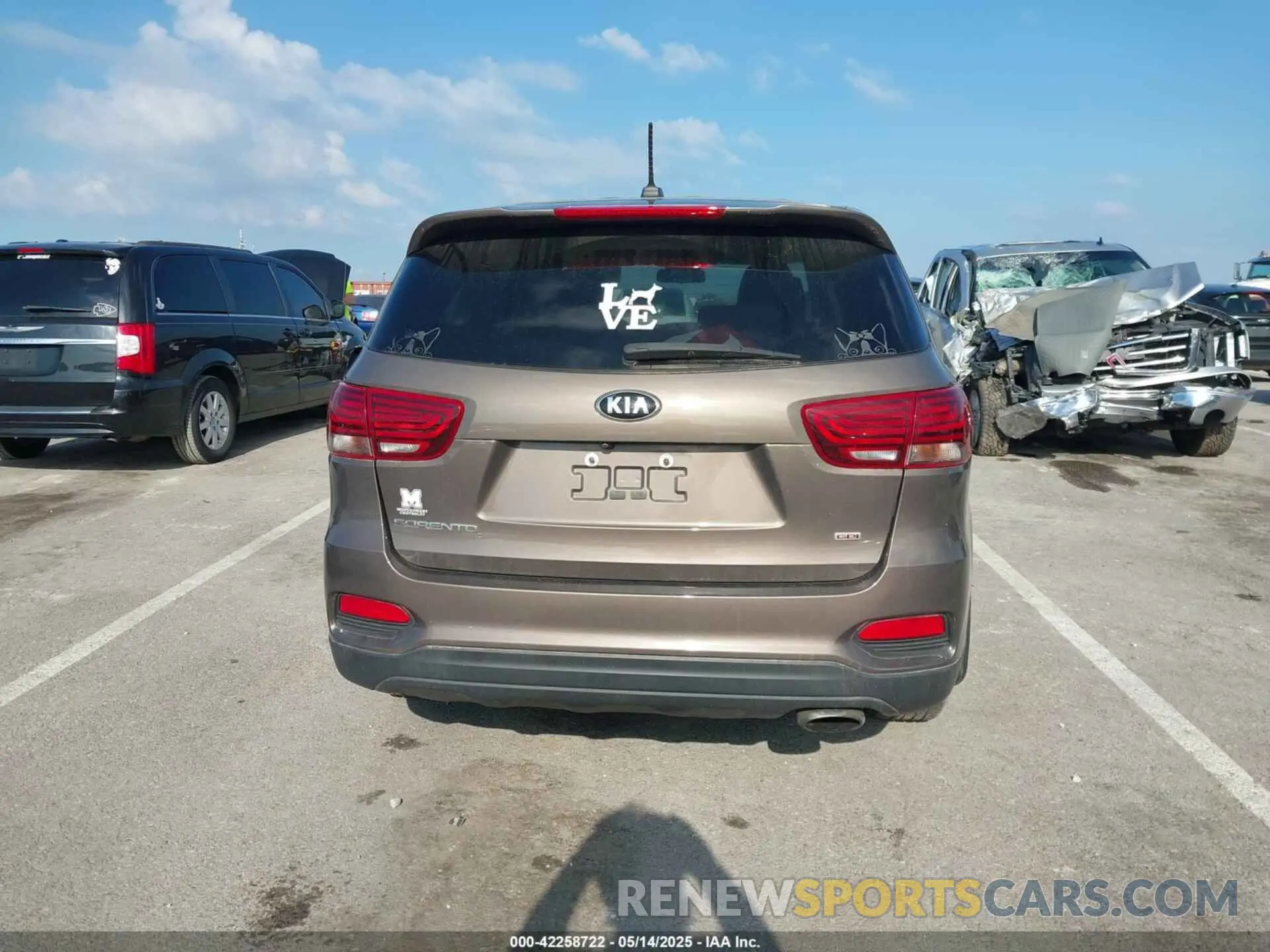 16 Photograph of a damaged car 5XYPG4A31KG449825 KIA SORENTO 2019