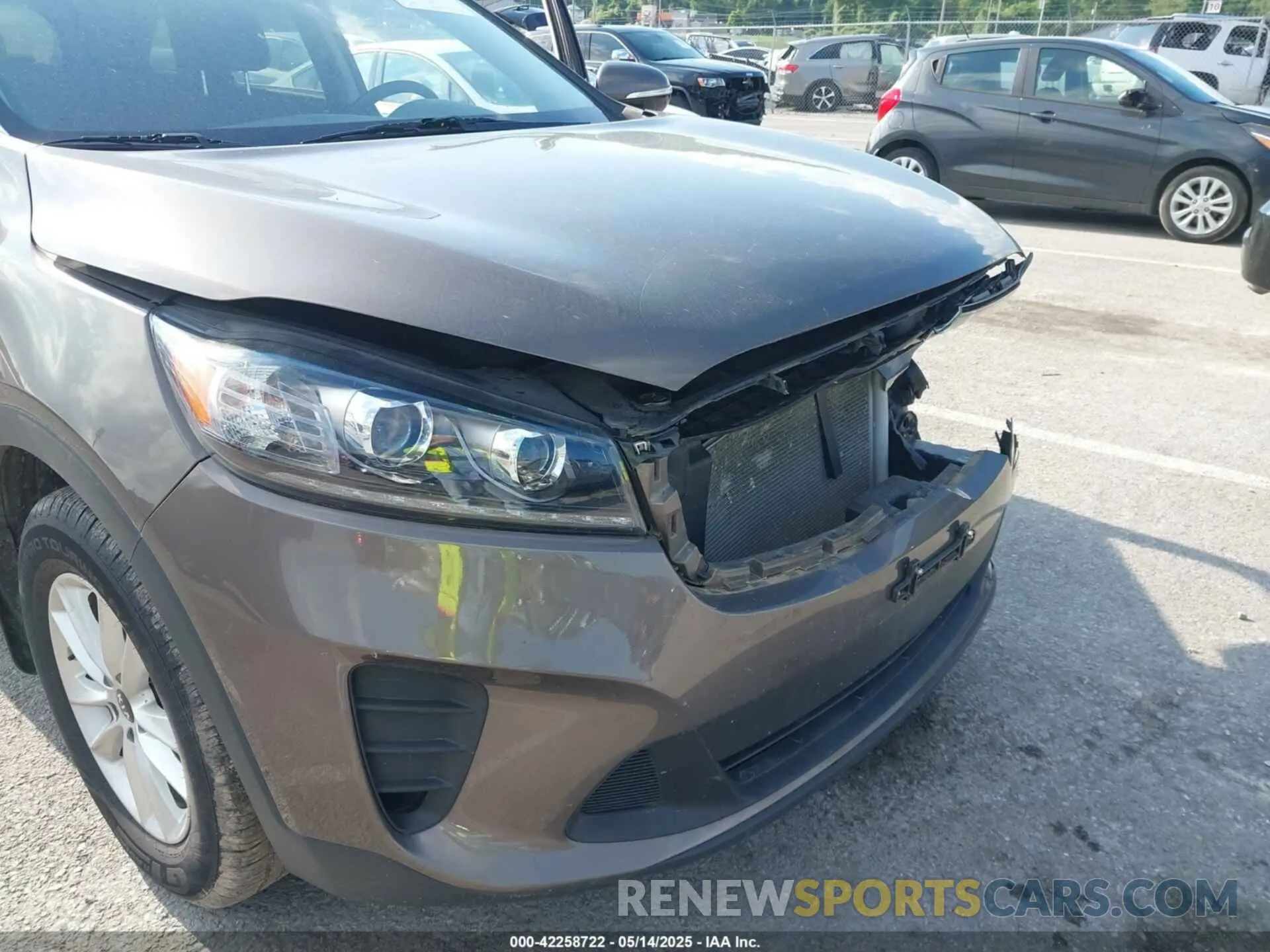 17 Photograph of a damaged car 5XYPG4A31KG449825 KIA SORENTO 2019