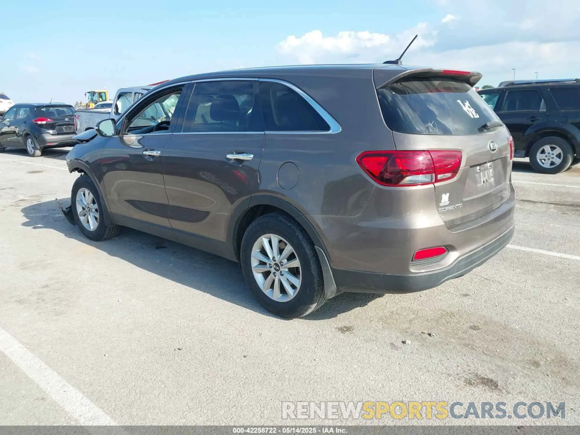 3 Photograph of a damaged car 5XYPG4A31KG449825 KIA SORENTO 2019