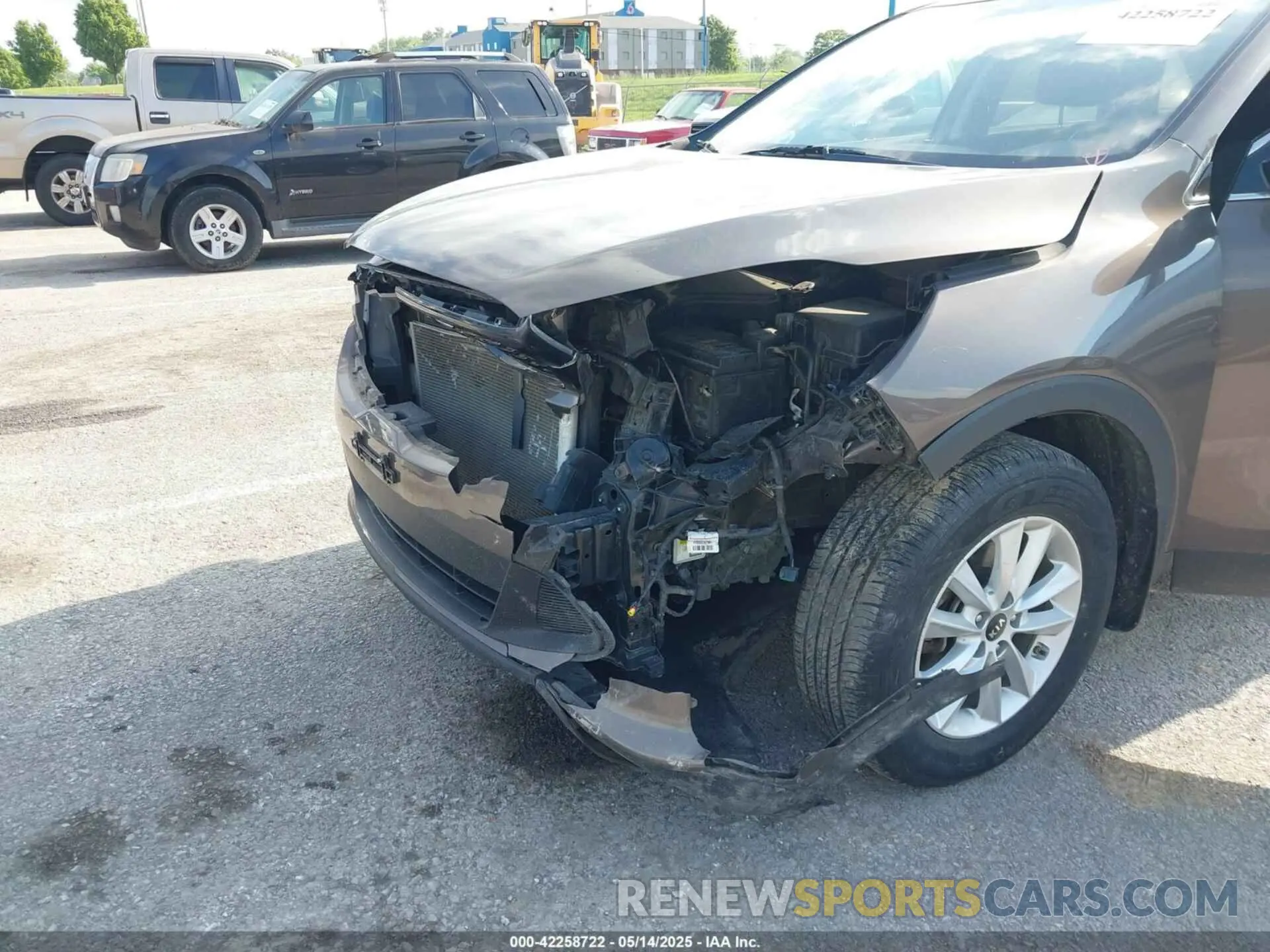 6 Photograph of a damaged car 5XYPG4A31KG449825 KIA SORENTO 2019