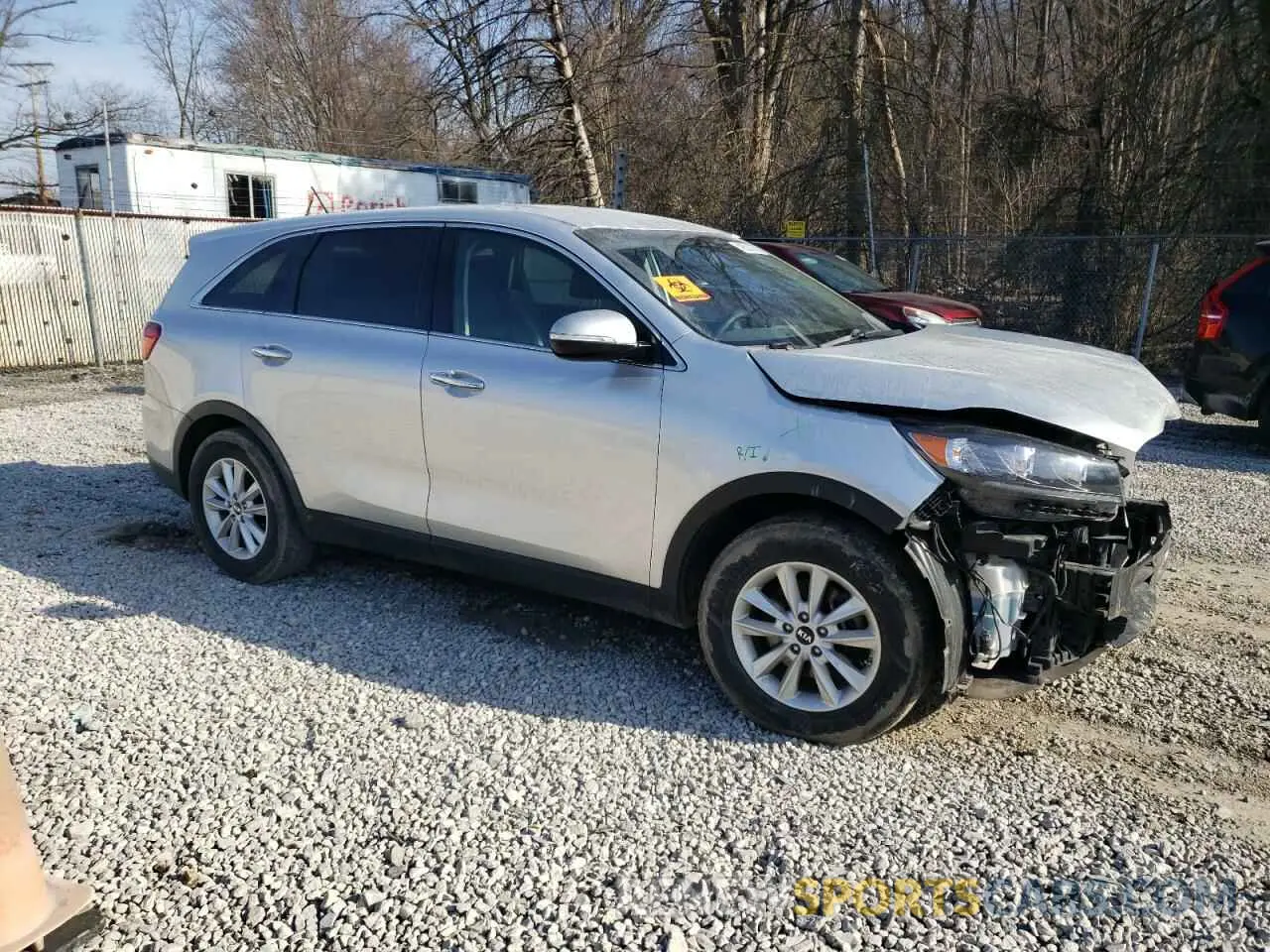 4 Photograph of a damaged car 5XYPG4A31KG465068 KIA SORENTO 2019