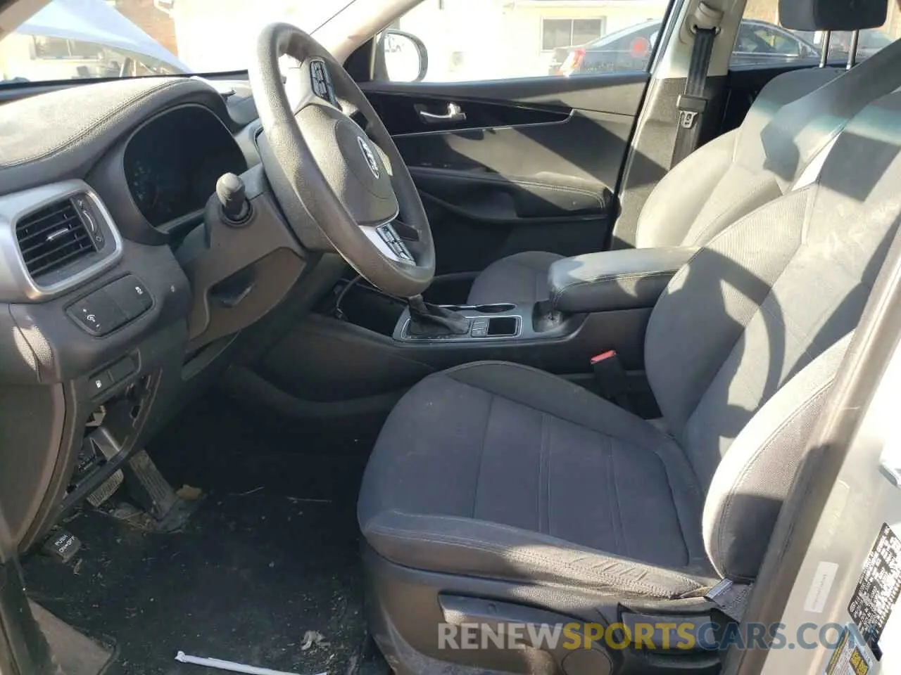 7 Photograph of a damaged car 5XYPG4A31KG465068 KIA SORENTO 2019