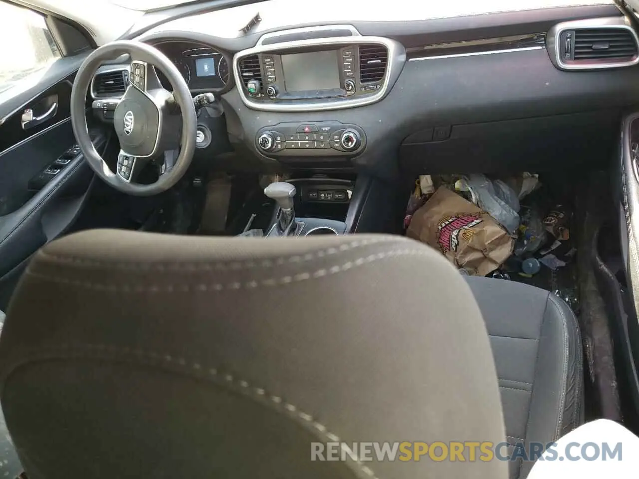 8 Photograph of a damaged car 5XYPG4A31KG465068 KIA SORENTO 2019