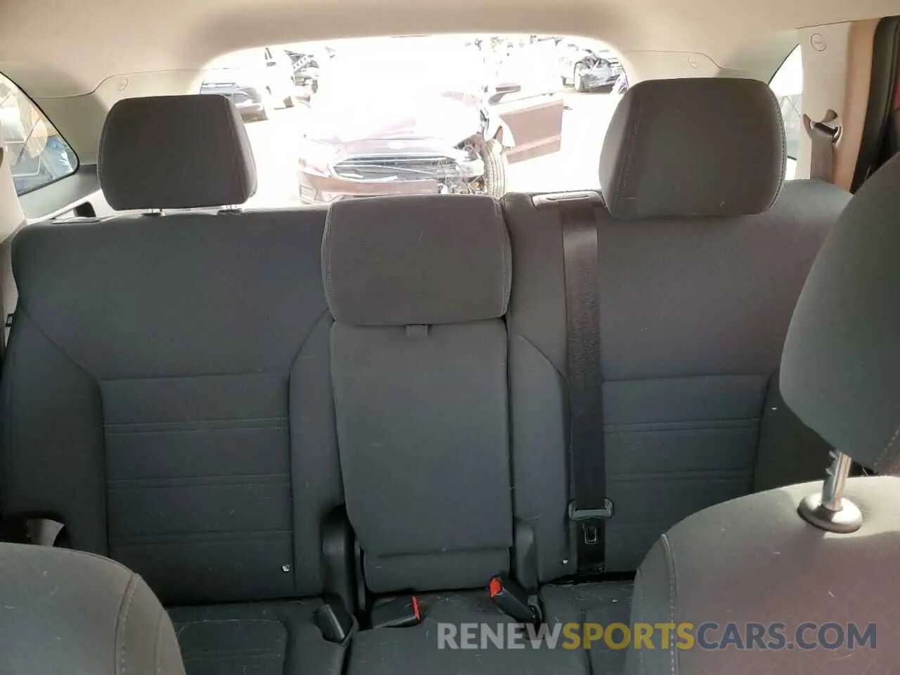 10 Photograph of a damaged car 5XYPG4A31KG498927 KIA SORENTO 2019