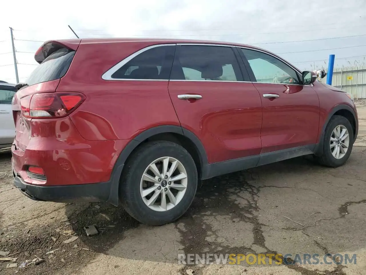 3 Photograph of a damaged car 5XYPG4A31KG498927 KIA SORENTO 2019