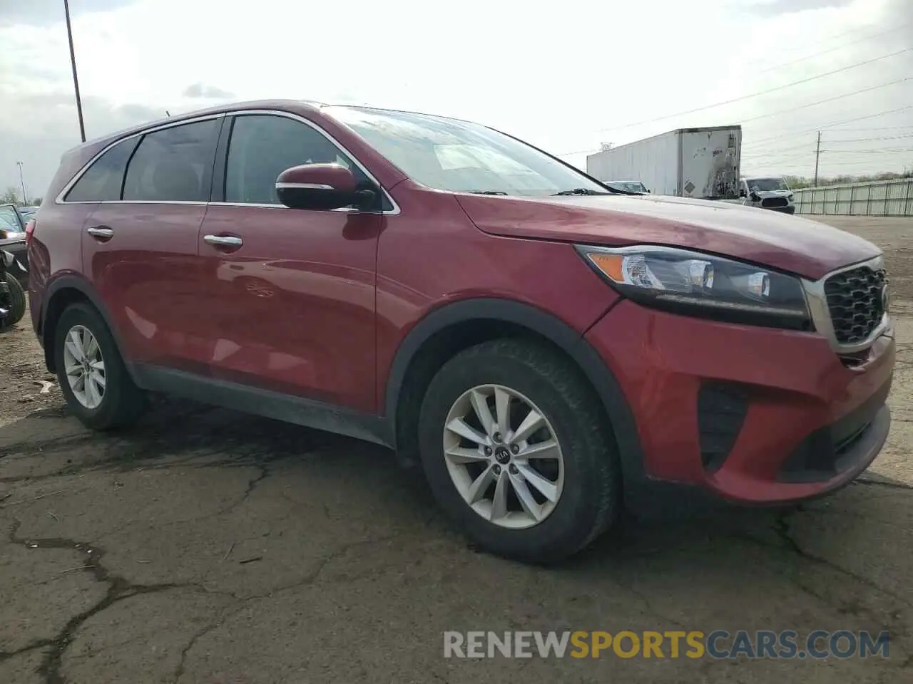 4 Photograph of a damaged car 5XYPG4A31KG498927 KIA SORENTO 2019