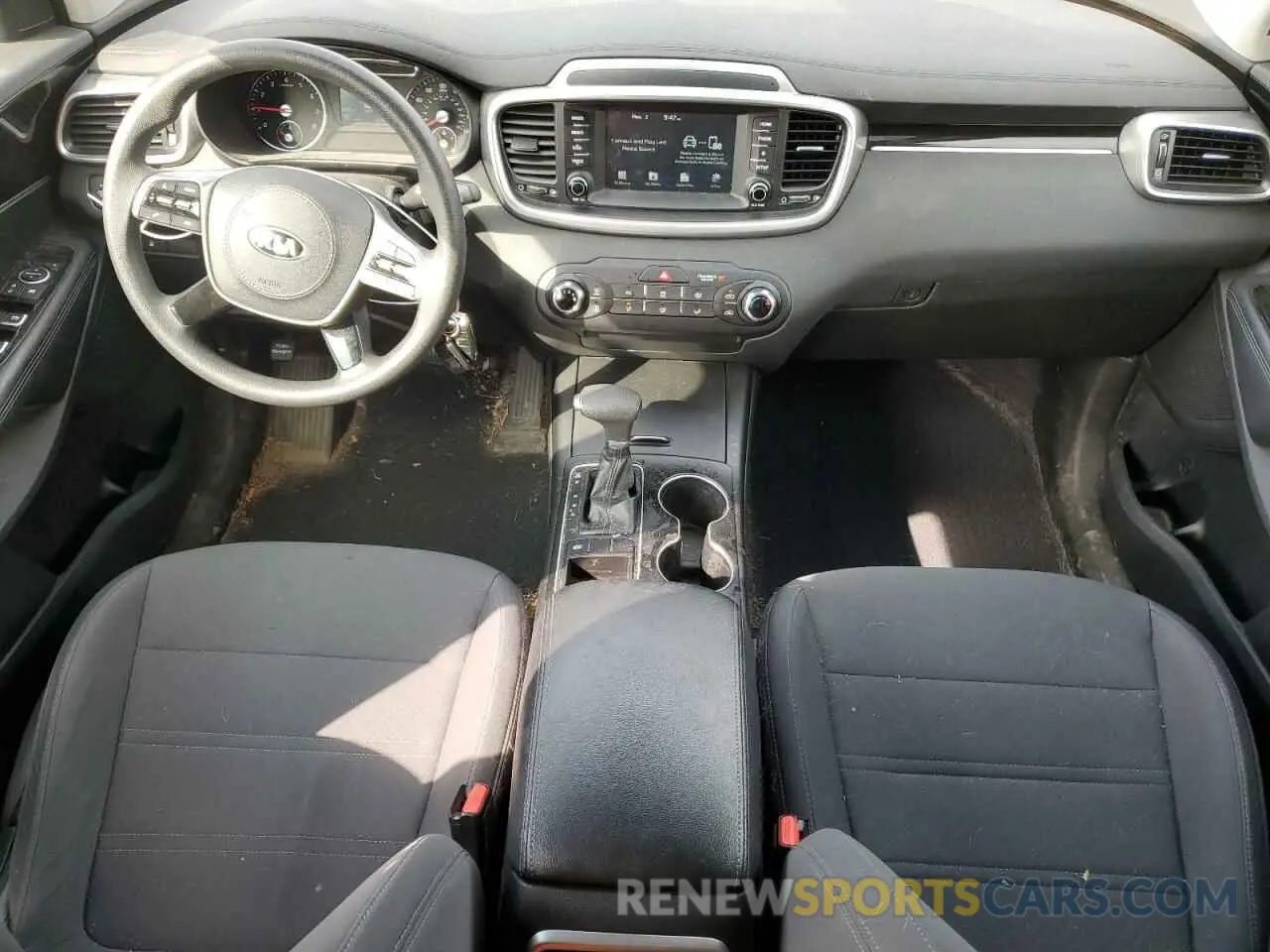 8 Photograph of a damaged car 5XYPG4A31KG498927 KIA SORENTO 2019