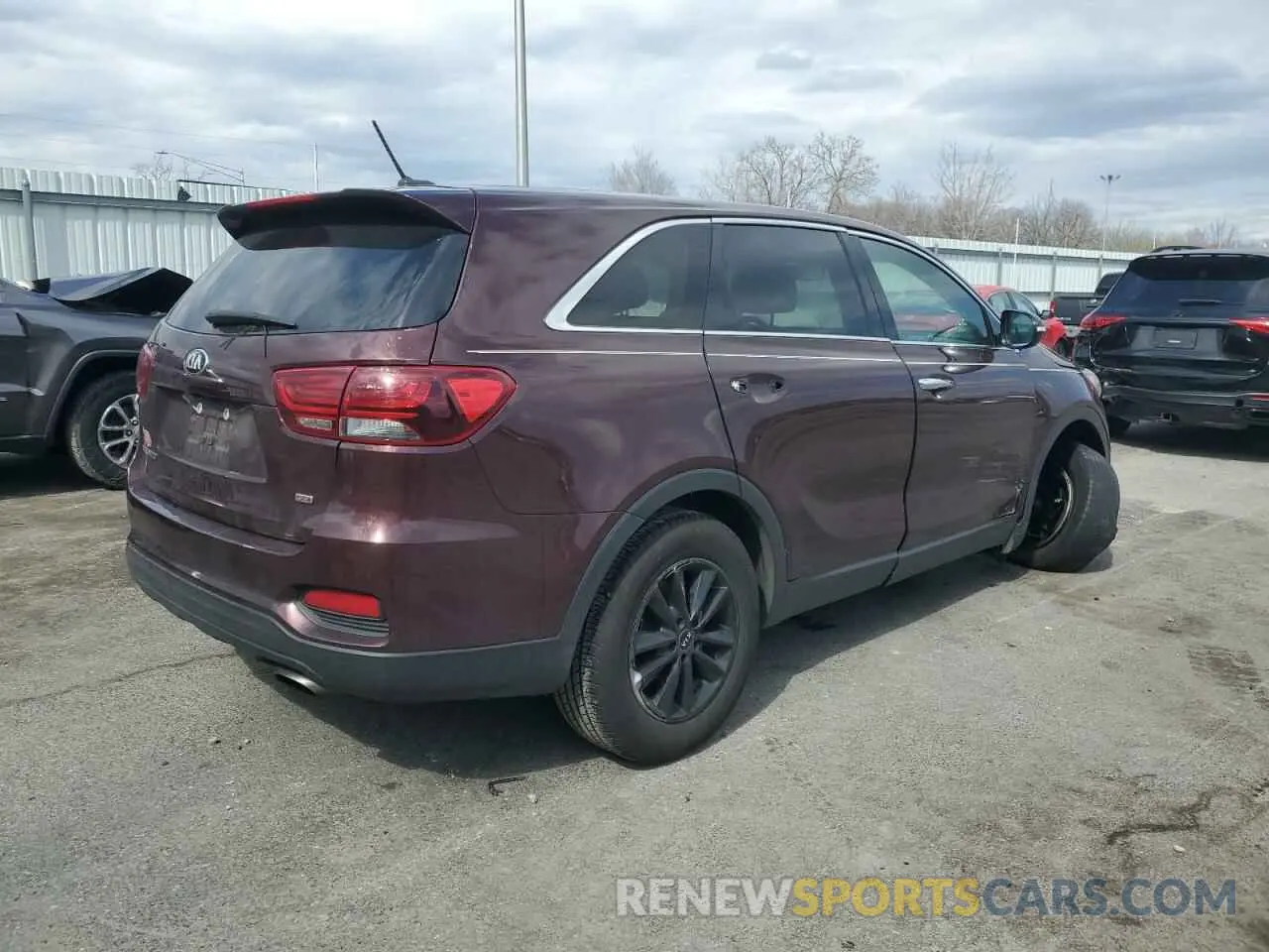 3 Photograph of a damaged car 5XYPG4A31KG511840 KIA SORENTO 2019