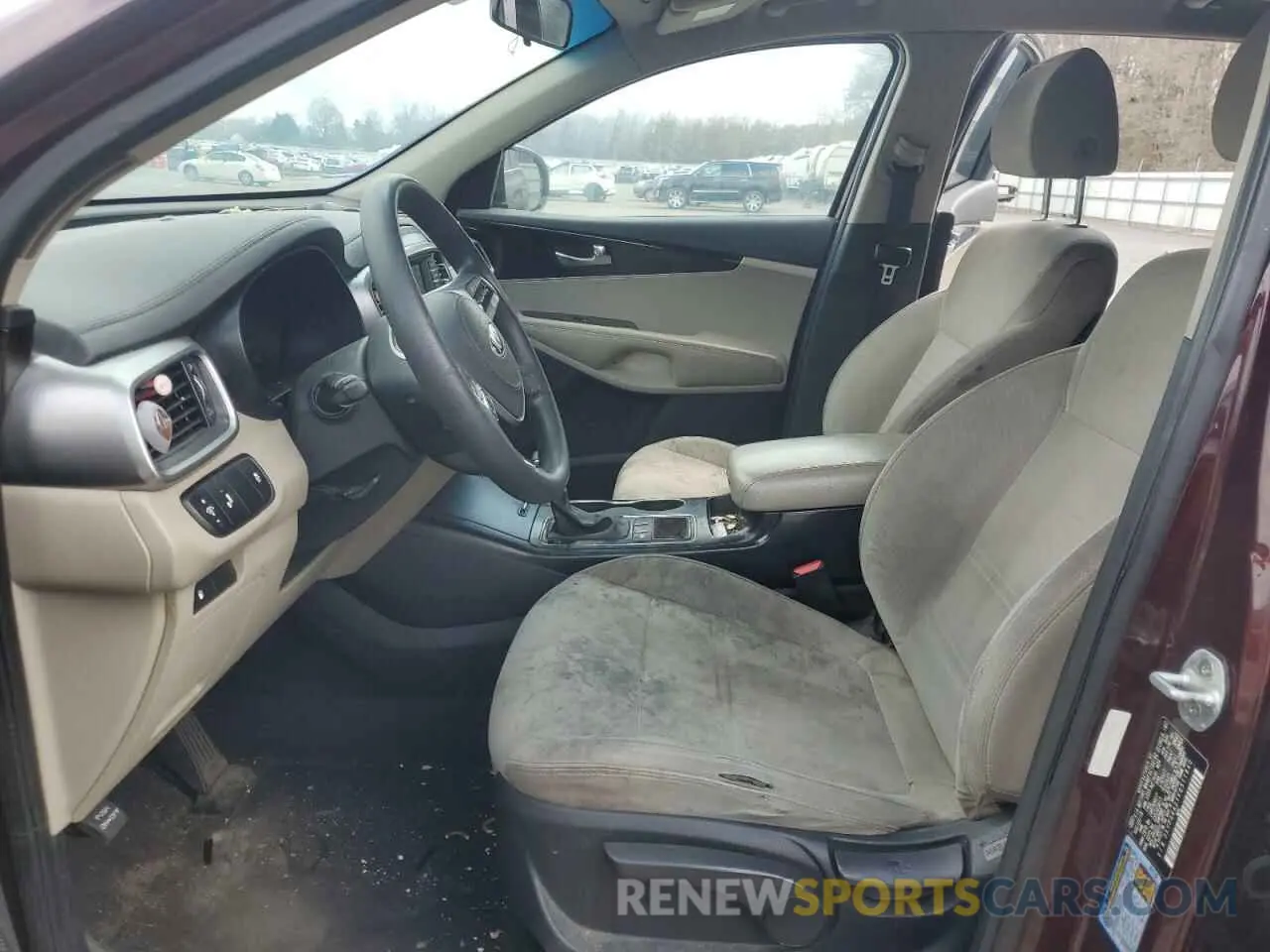 7 Photograph of a damaged car 5XYPG4A31KG511840 KIA SORENTO 2019