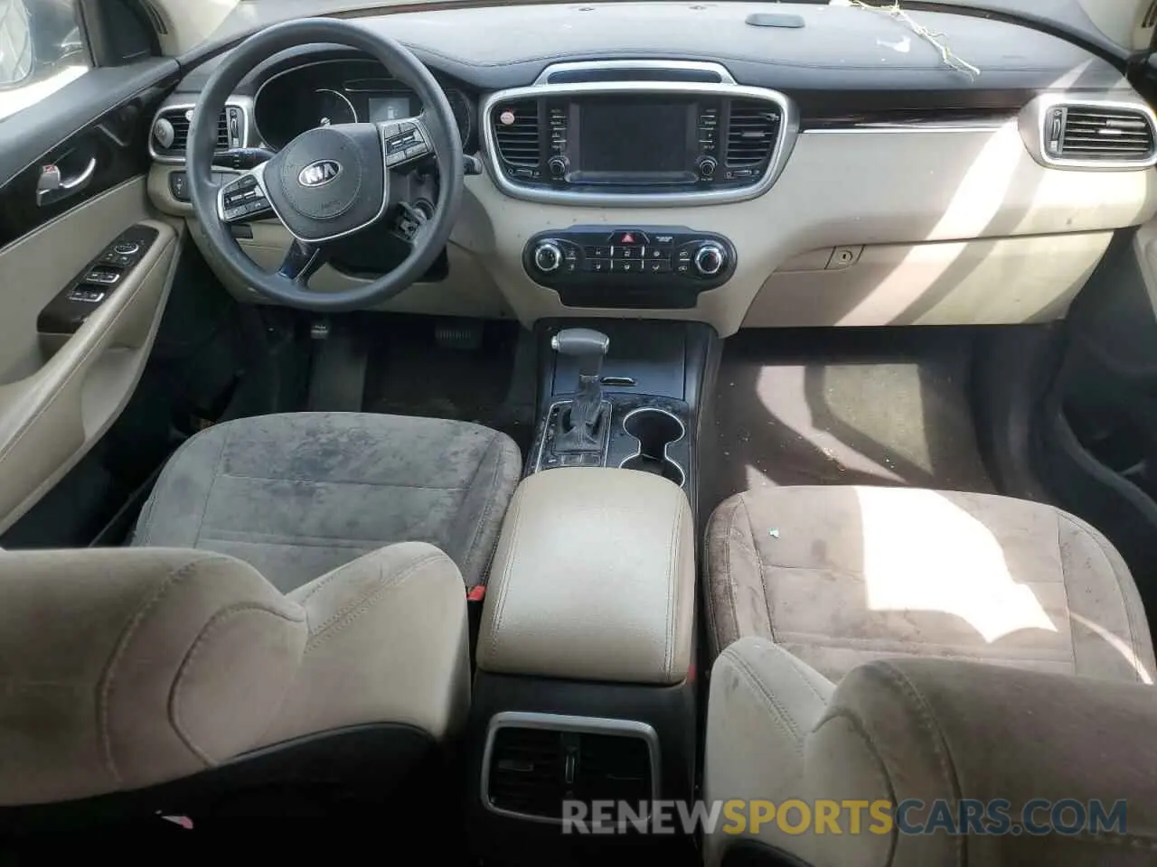 8 Photograph of a damaged car 5XYPG4A31KG511840 KIA SORENTO 2019
