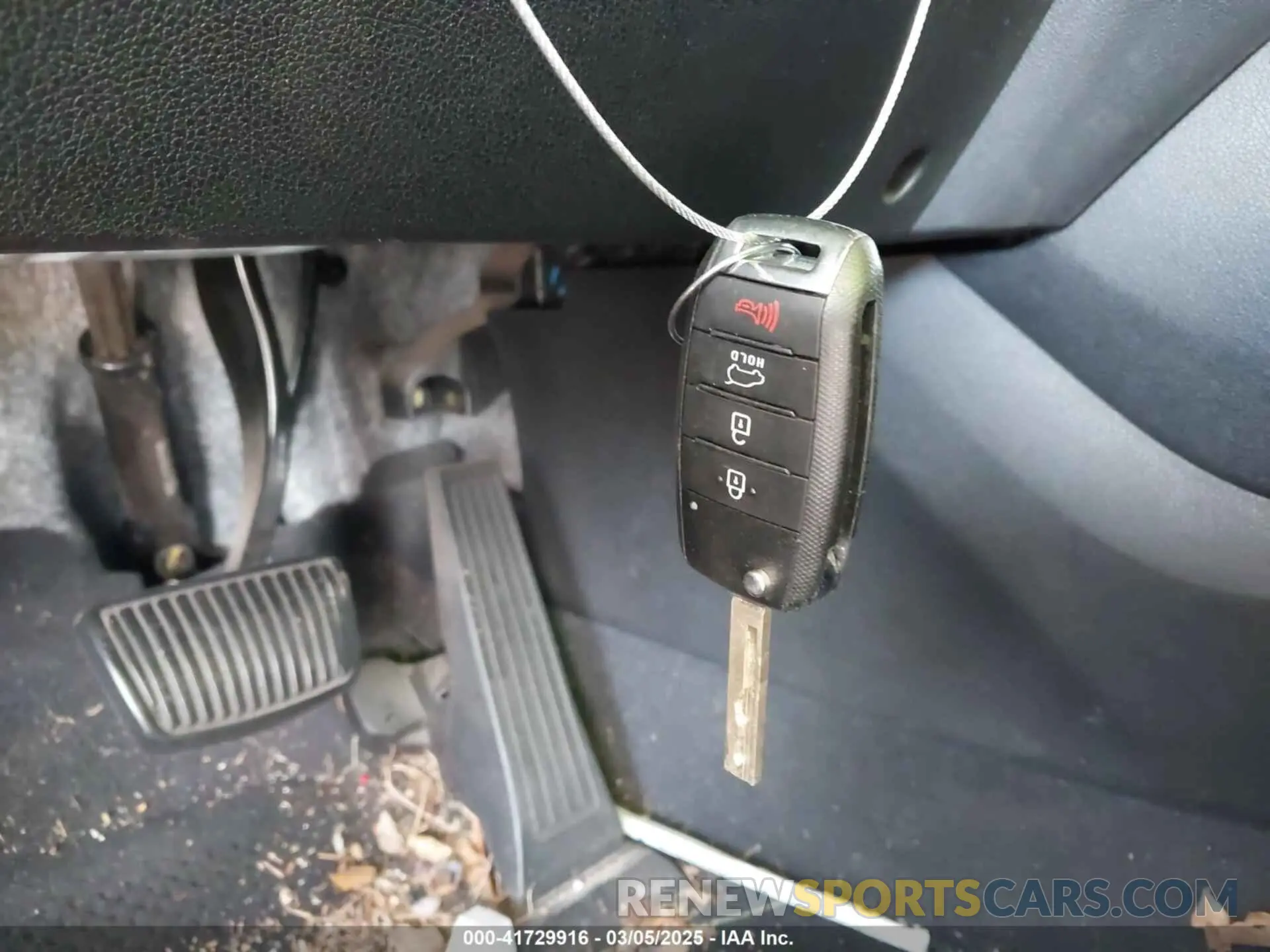 11 Photograph of a damaged car 5XYPG4A31KG543915 KIA SORENTO 2019