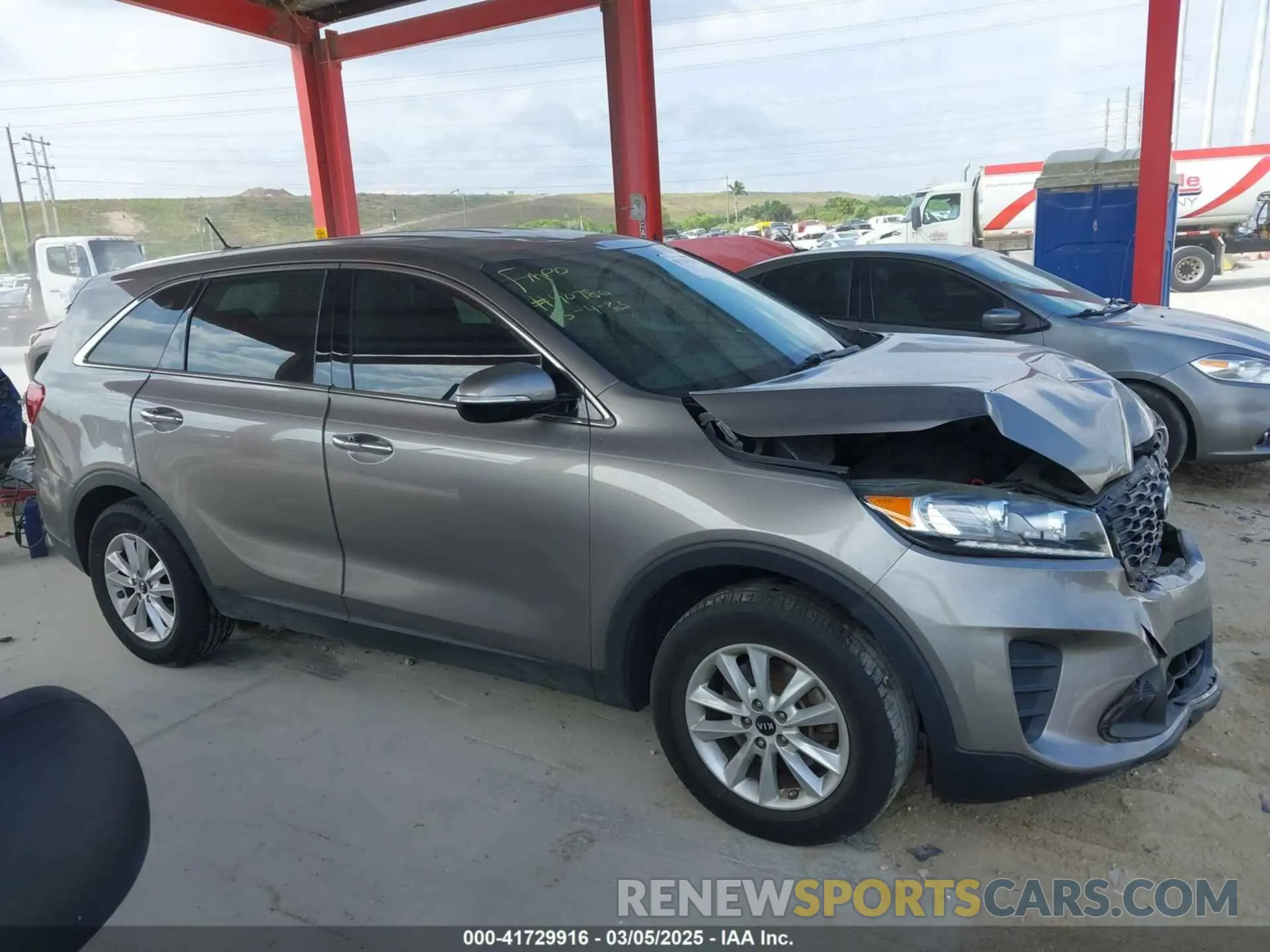14 Photograph of a damaged car 5XYPG4A31KG543915 KIA SORENTO 2019
