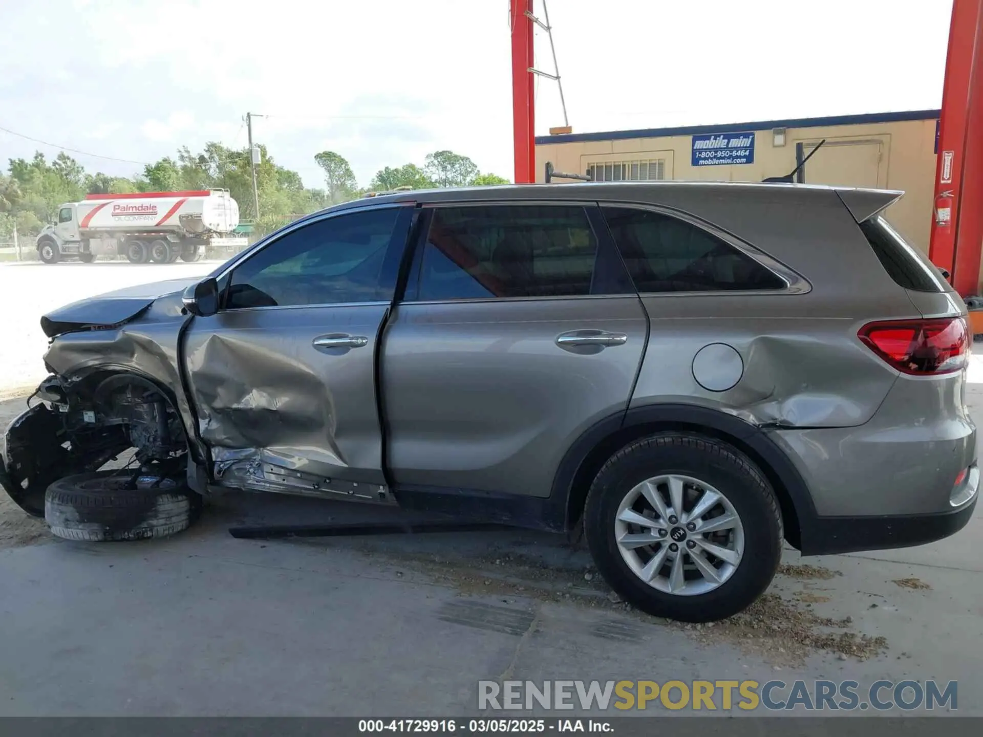 15 Photograph of a damaged car 5XYPG4A31KG543915 KIA SORENTO 2019