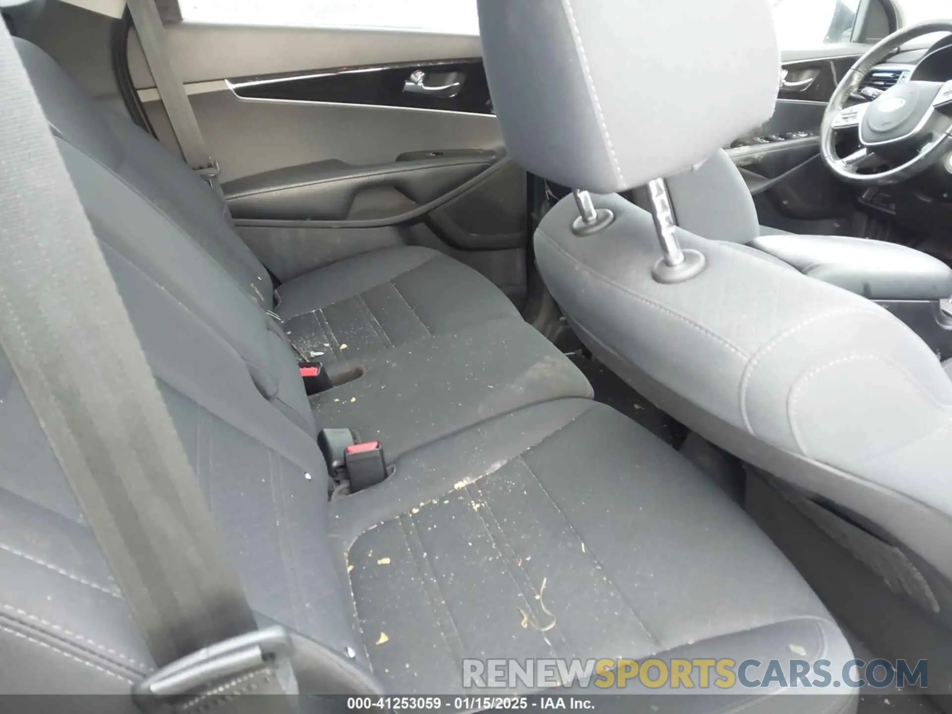8 Photograph of a damaged car 5XYPG4A31KG547981 KIA SORENTO 2019
