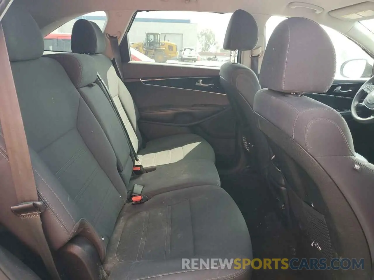 11 Photograph of a damaged car 5XYPG4A31KG555272 KIA SORENTO 2019