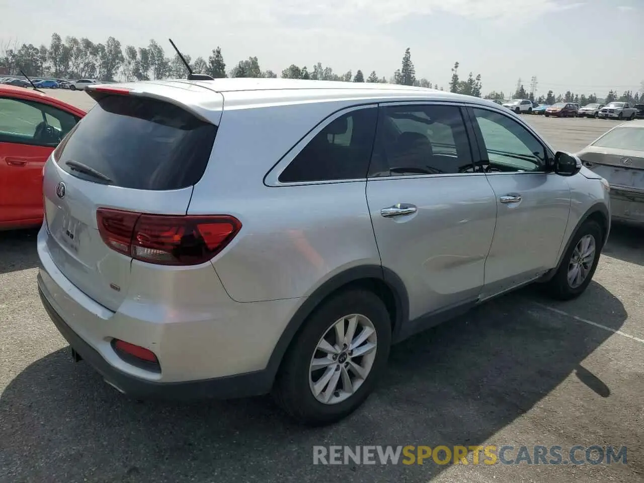 3 Photograph of a damaged car 5XYPG4A31KG555272 KIA SORENTO 2019