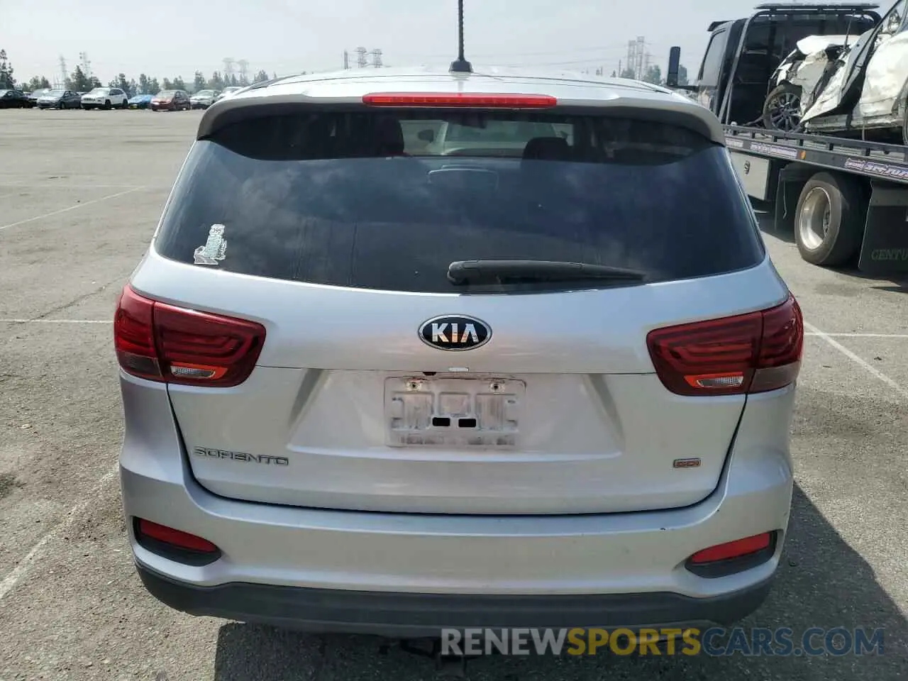6 Photograph of a damaged car 5XYPG4A31KG555272 KIA SORENTO 2019