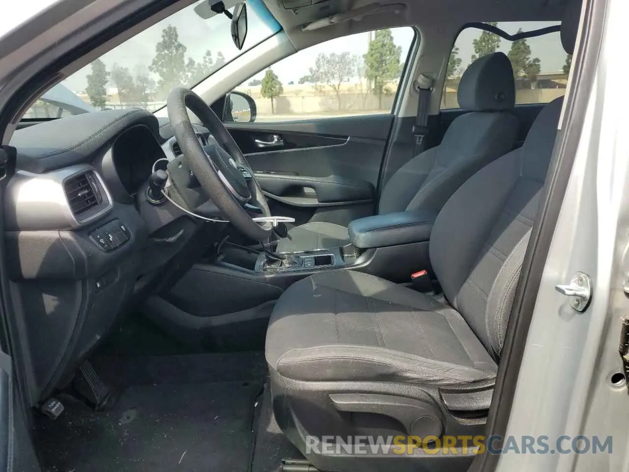 7 Photograph of a damaged car 5XYPG4A31KG555272 KIA SORENTO 2019