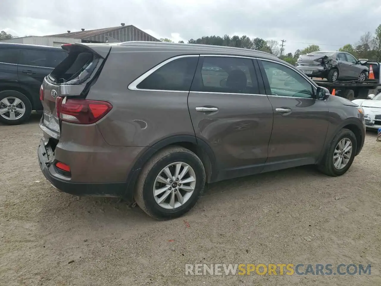 3 Photograph of a damaged car 5XYPG4A31KG572525 KIA SORENTO 2019