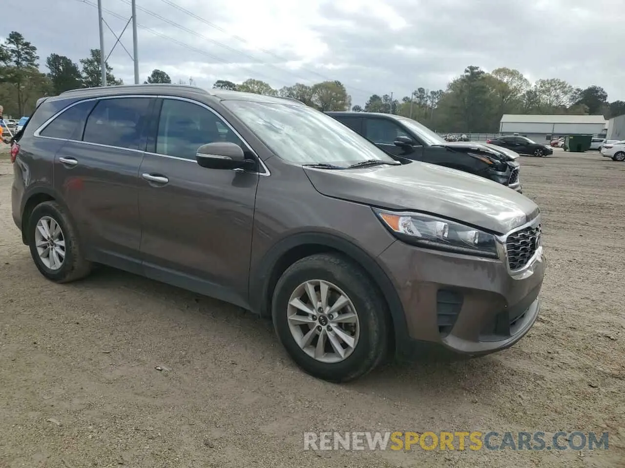 4 Photograph of a damaged car 5XYPG4A31KG572525 KIA SORENTO 2019
