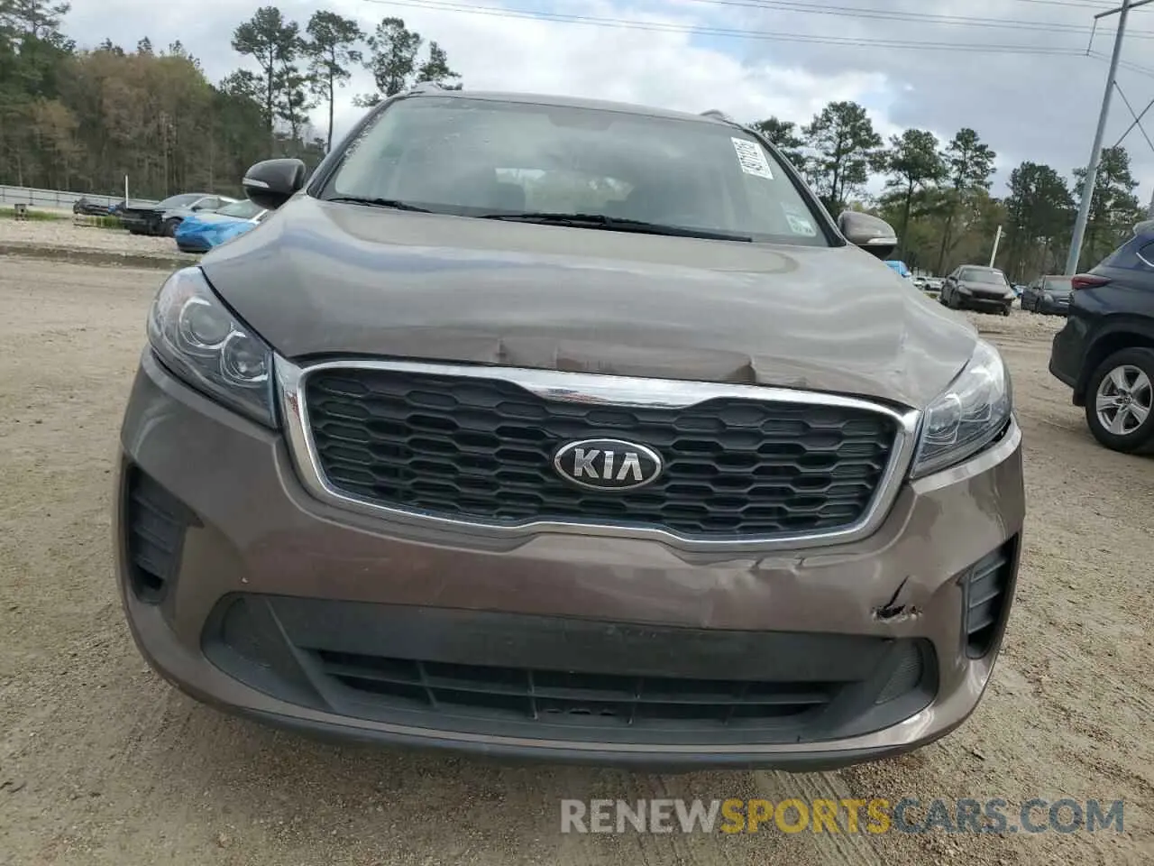 5 Photograph of a damaged car 5XYPG4A31KG572525 KIA SORENTO 2019