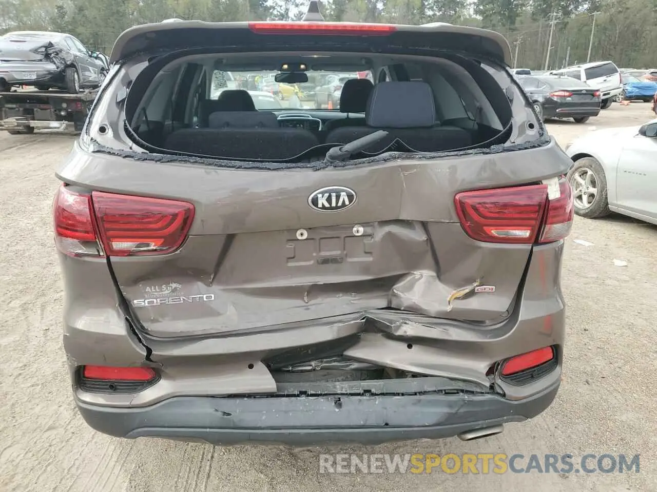 6 Photograph of a damaged car 5XYPG4A31KG572525 KIA SORENTO 2019