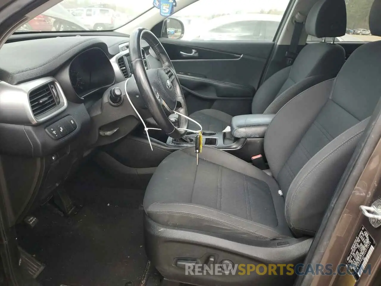 7 Photograph of a damaged car 5XYPG4A31KG572525 KIA SORENTO 2019