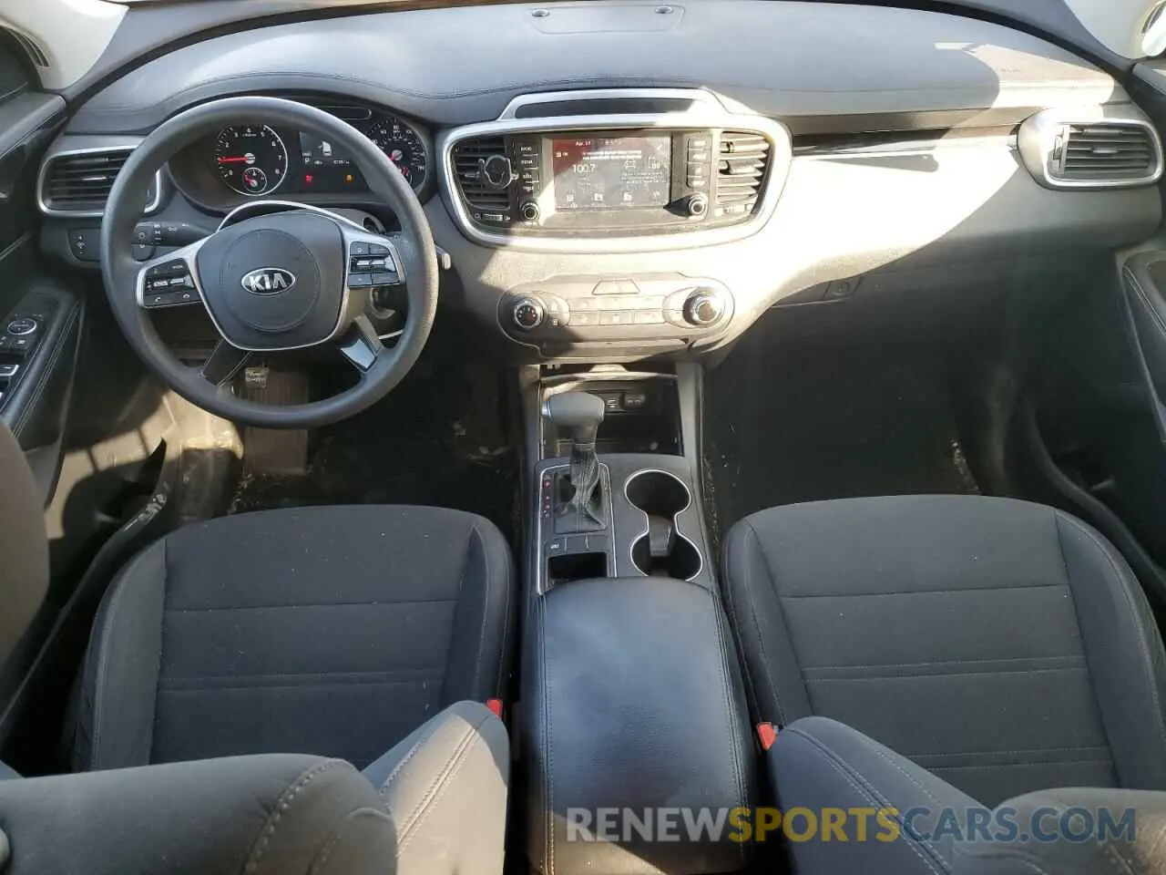 8 Photograph of a damaged car 5XYPG4A31KG585341 KIA SORENTO 2019