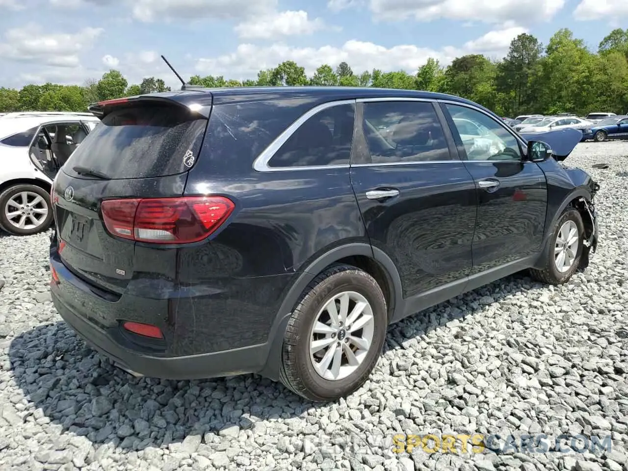 3 Photograph of a damaged car 5XYPG4A31KG586005 KIA SORENTO 2019