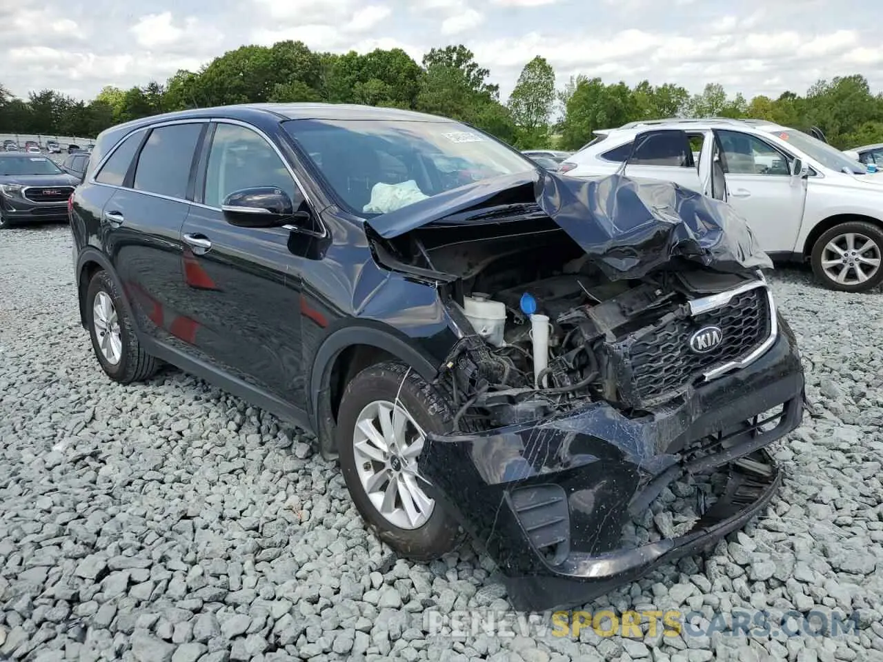 4 Photograph of a damaged car 5XYPG4A31KG586005 KIA SORENTO 2019