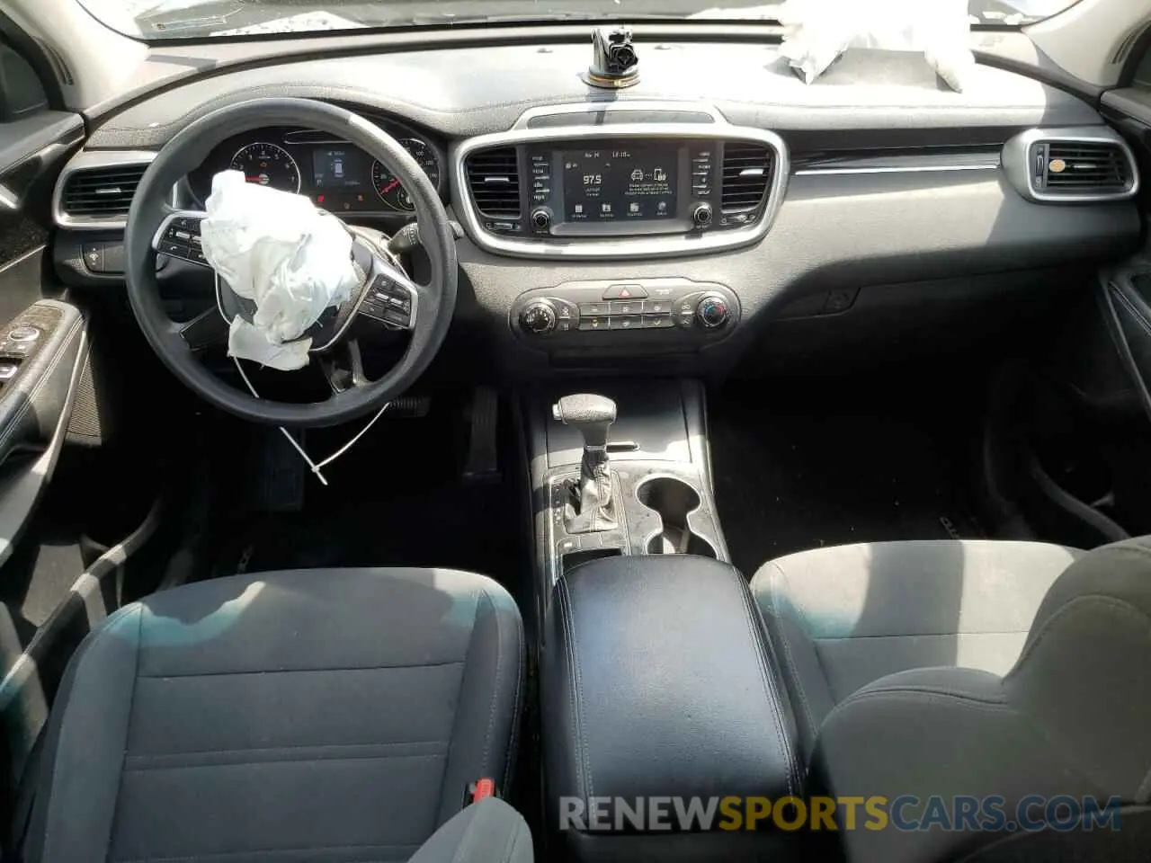 8 Photograph of a damaged car 5XYPG4A31KG586005 KIA SORENTO 2019
