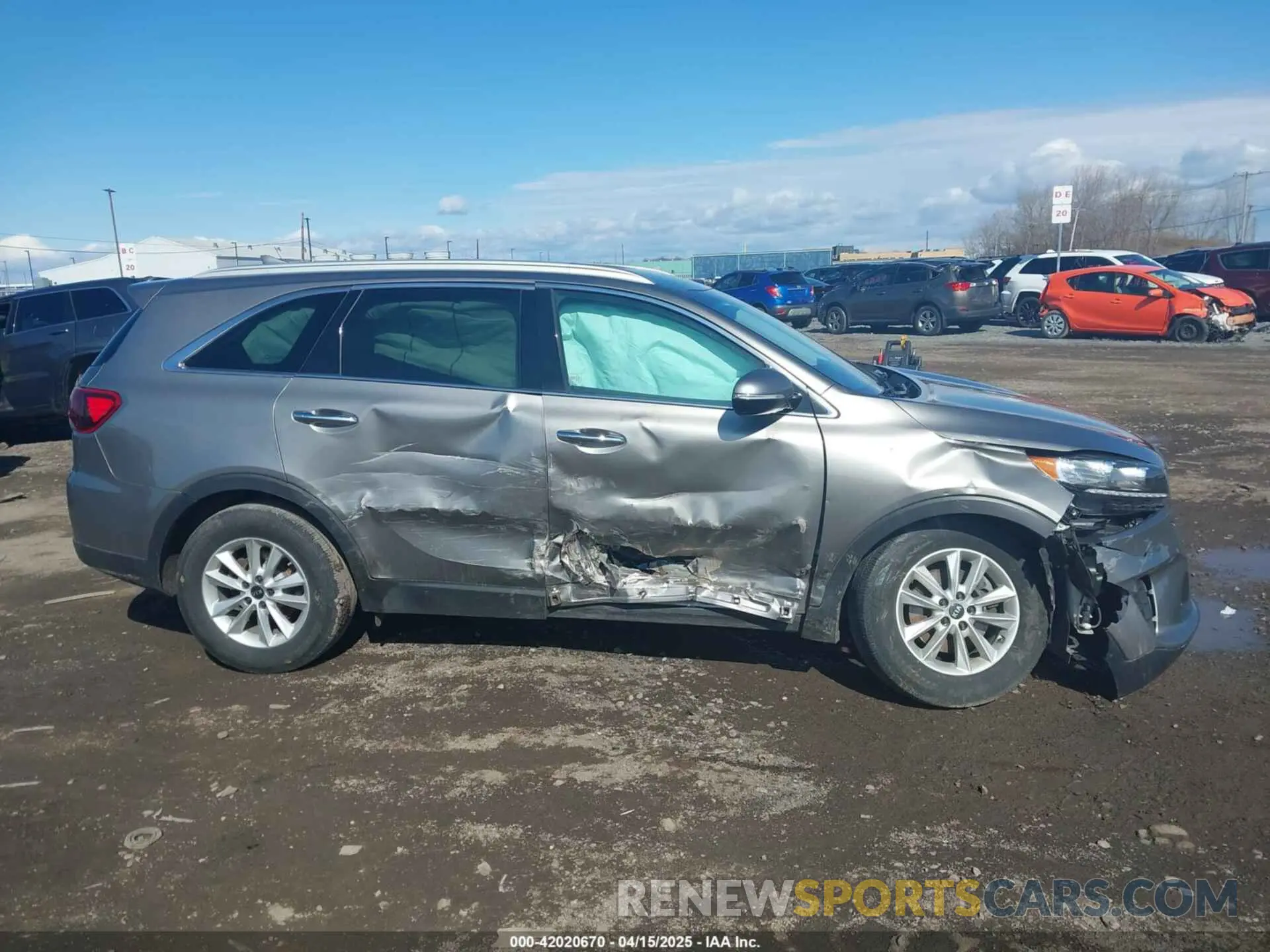 12 Photograph of a damaged car 5XYPG4A32KG436114 KIA SORENTO 2019