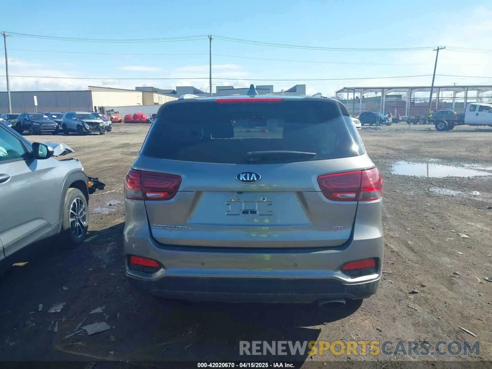 15 Photograph of a damaged car 5XYPG4A32KG436114 KIA SORENTO 2019