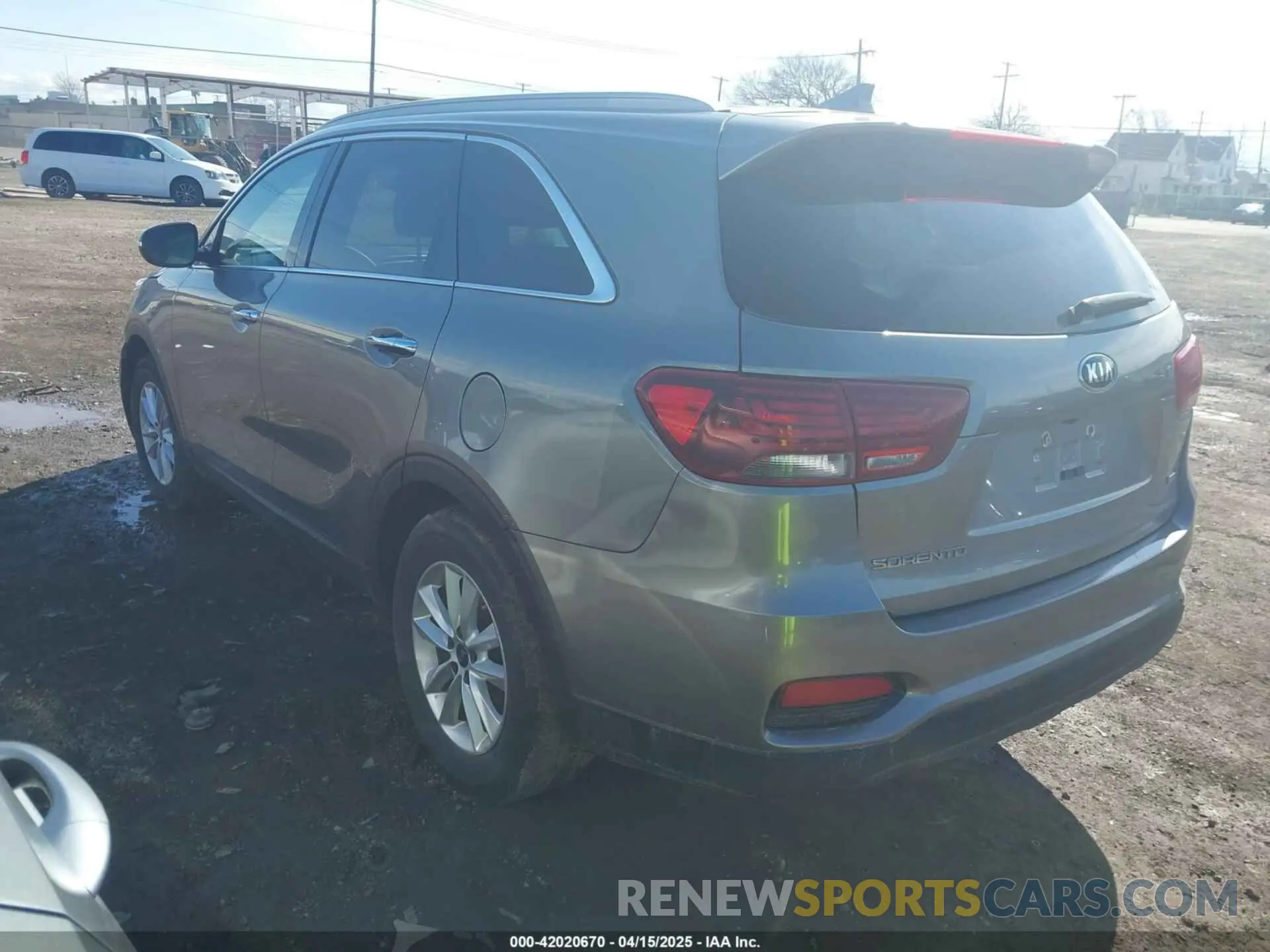 3 Photograph of a damaged car 5XYPG4A32KG436114 KIA SORENTO 2019