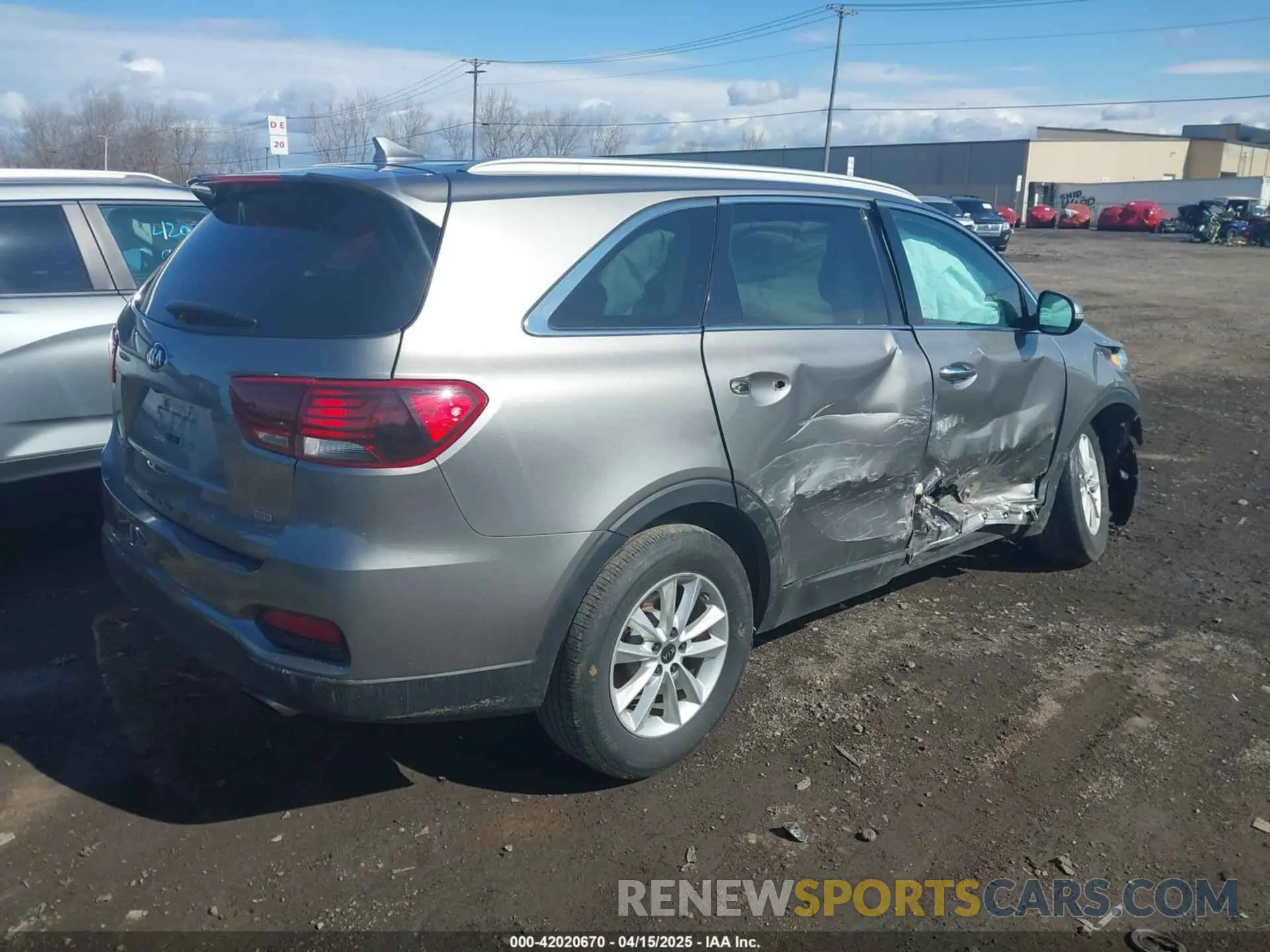 4 Photograph of a damaged car 5XYPG4A32KG436114 KIA SORENTO 2019