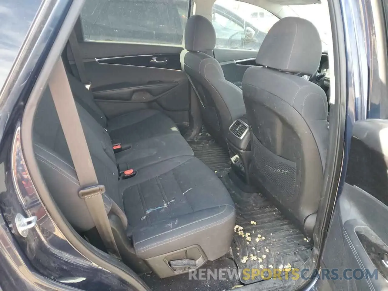 11 Photograph of a damaged car 5XYPG4A32KG463068 KIA SORENTO 2019